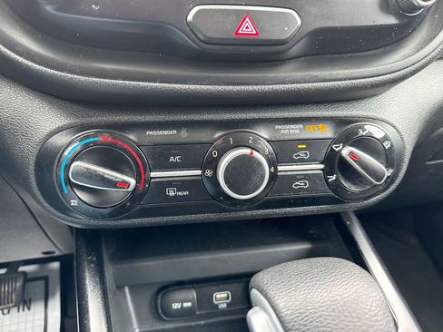 Used 2021 Kia Soul LX image 16