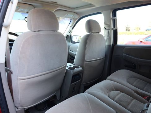 Used 2005 Ford Explorer XLT image 14