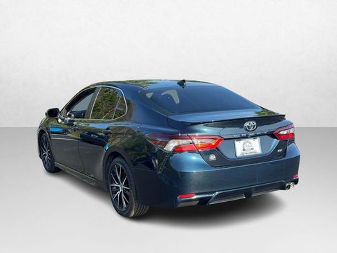 Used 2021 Toyota Camry SE FWD image 4