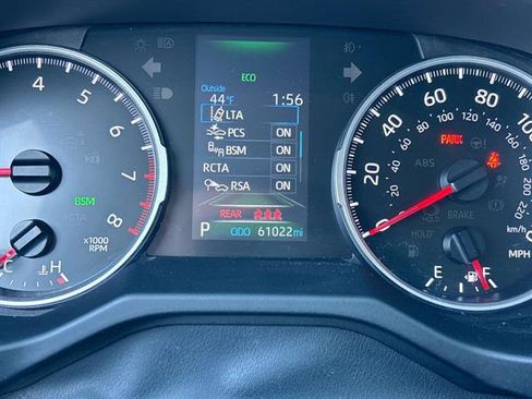 Used 2020 Toyota RAV4 XLE Premium image 18