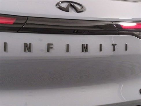 Certified 2025 INFINITI QX60 Luxe w/ Black Edition image 8