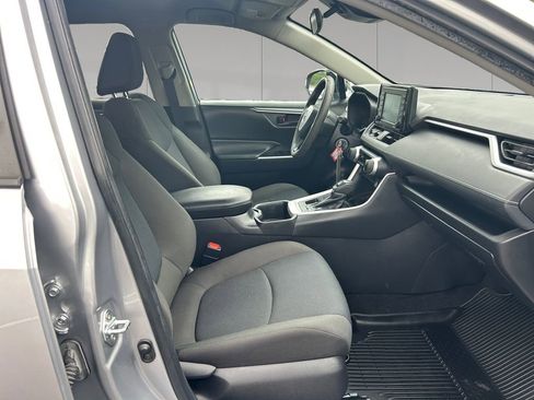 Used 2022 Toyota RAV4 LE AWD/4WD image 17