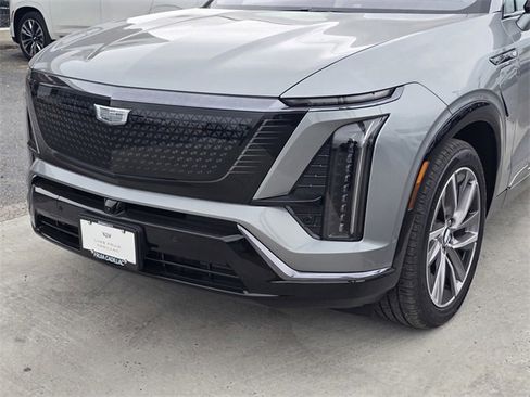 New 2026 Cadillac Vistiq Sport w/ LPO, Floor Liner Package image 10