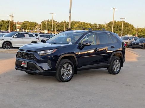 Used 2025 Toyota RAV4 XLE w/ Convenience Package FWD image 8