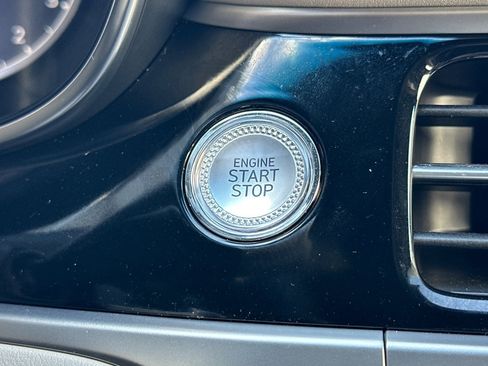 Used 2025 Genesis G70 2.5T image 23