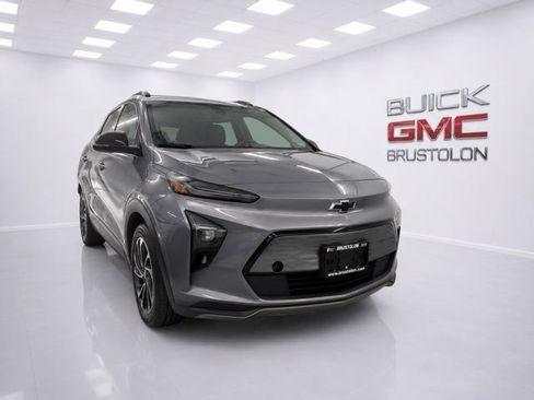 Used 2022 Chevrolet Bolt EUV Premier w/ Super Cruise Package FWD image 2