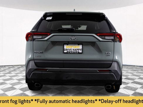 Used 2021 Toyota RAV4 XLE Premium image 14