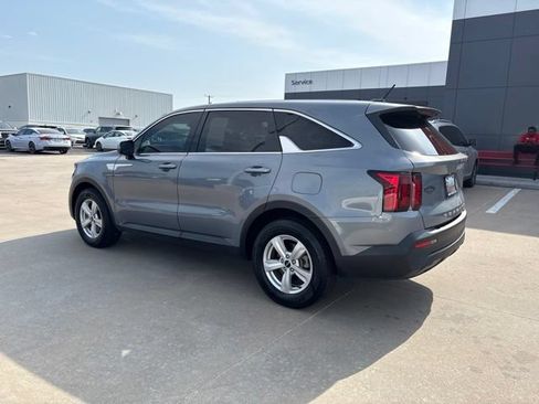 Used 2022 Kia Sorento LX FWD image 4