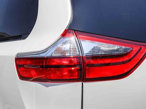 Certified 2020 Toyota Sienna Limited w/ Preferred Accessory Package FWD image 7
