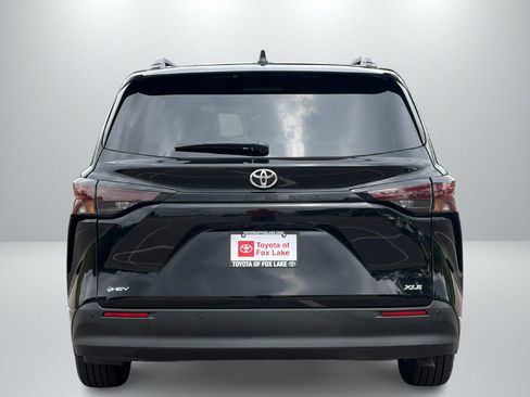 Used 2026 Toyota Sienna XLE FWD image 4