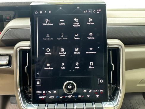 New 2026 GMC Yukon Denali w/ Denali Reserve Package RWD image 18