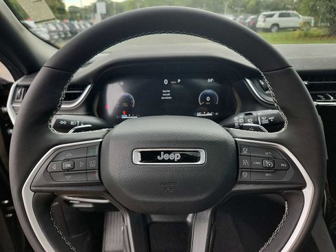 New 2025 Jeep Grand Cherokee 4WD image 15
