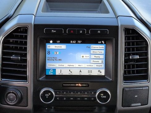 Used 2018 Ford Expedition XLT w/ Equipment Group 202A RWD image 18
