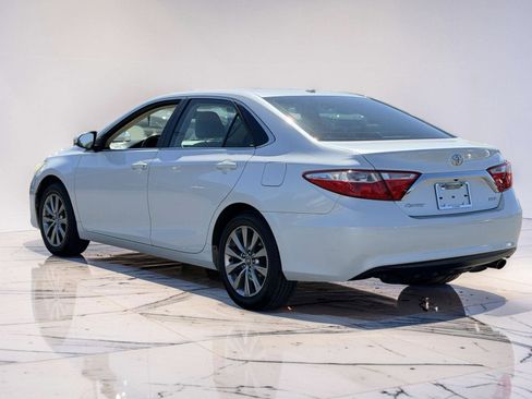 Used 2017 Toyota Camry XLE FWD image 3