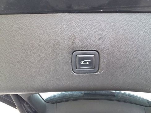 Used 2022 Chevrolet Traverse LT image 13