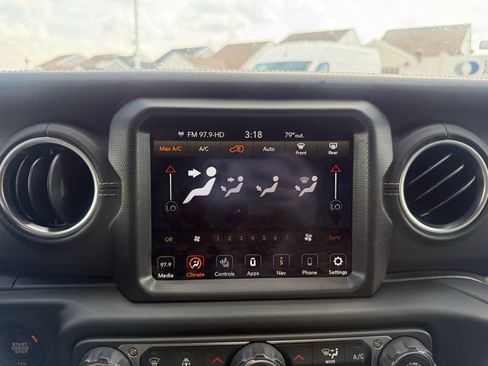 Used 2021 Jeep Wrangler Unlimited Sahara w/ Cold Weather Group AWD/4WD image 25