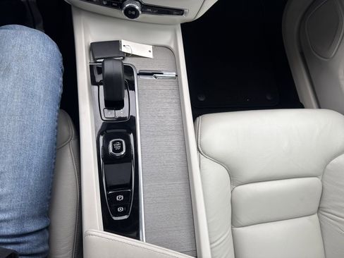 Used 2023 Volvo S60 B5 Plus image 23