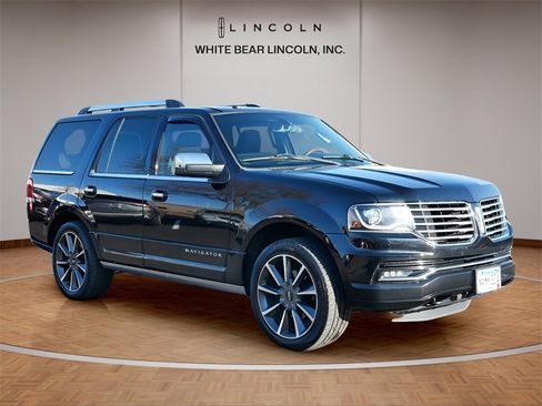 Used 2016 Lincoln Navigator Reserve image 3