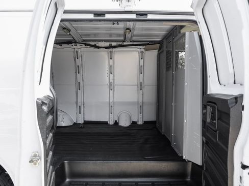 Used 2021 Chevrolet Express 3500 w/ Driver Convenience Package RWD image 33