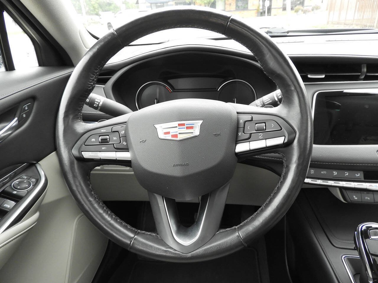 Used 2020 Cadillac XT4 Luxury w/ Cold Weather Package AWD/4WD image 18