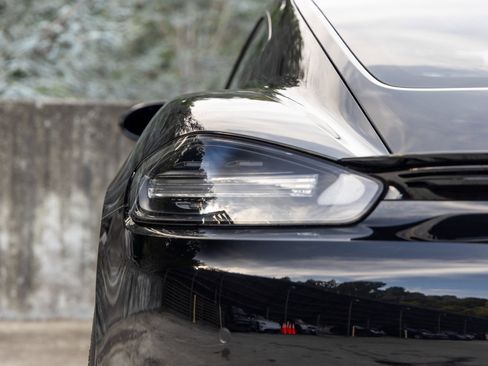 Certified 2018 Porsche 718 Cayman GTS image 19