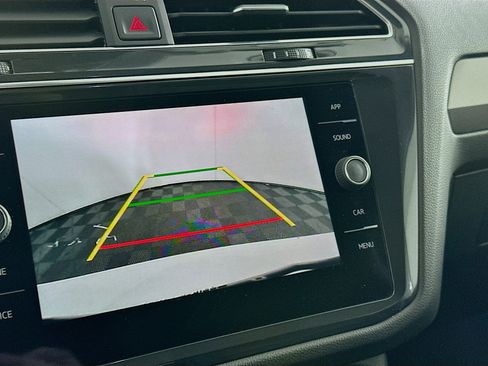 Used 2022 Volkswagen Tiguan SE image 22