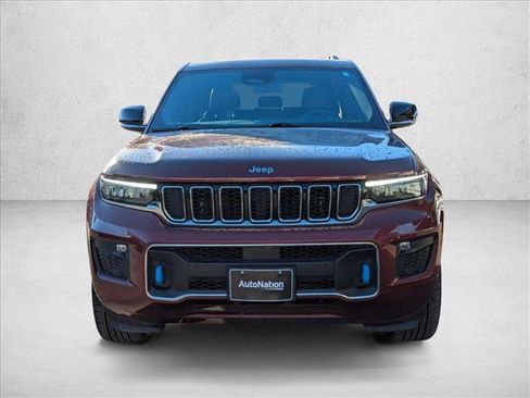 Used 2022 Jeep Grand Cherokee Overland w/ Luxury Tech Group IV image 3