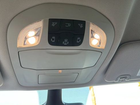 Used 2024 Chrysler Pacifica Touring-L FWD image 29