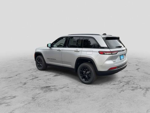 New 2025 Jeep Grand Cherokee Altitude image 6