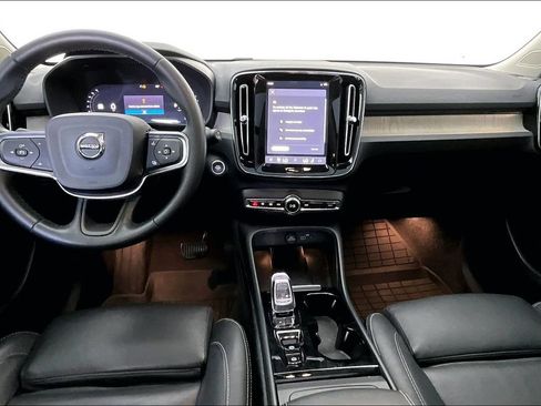 Used 2024 Volvo XC40 B5 Plus w/ Protection Package Premier AWD/4WD image 18