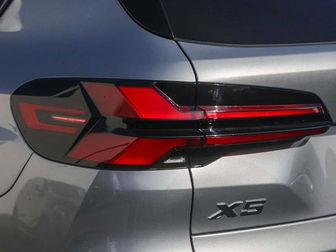 Used 2025 BMW X5 xDrive50e w/ Executive Package image 7