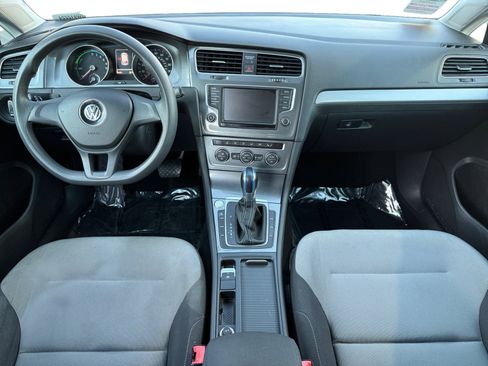 Used 2016 Volkswagen e-Golf SE image 10