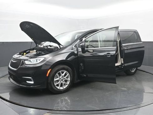 Used 2023 Chrysler Pacifica Touring-L FWD image 53
