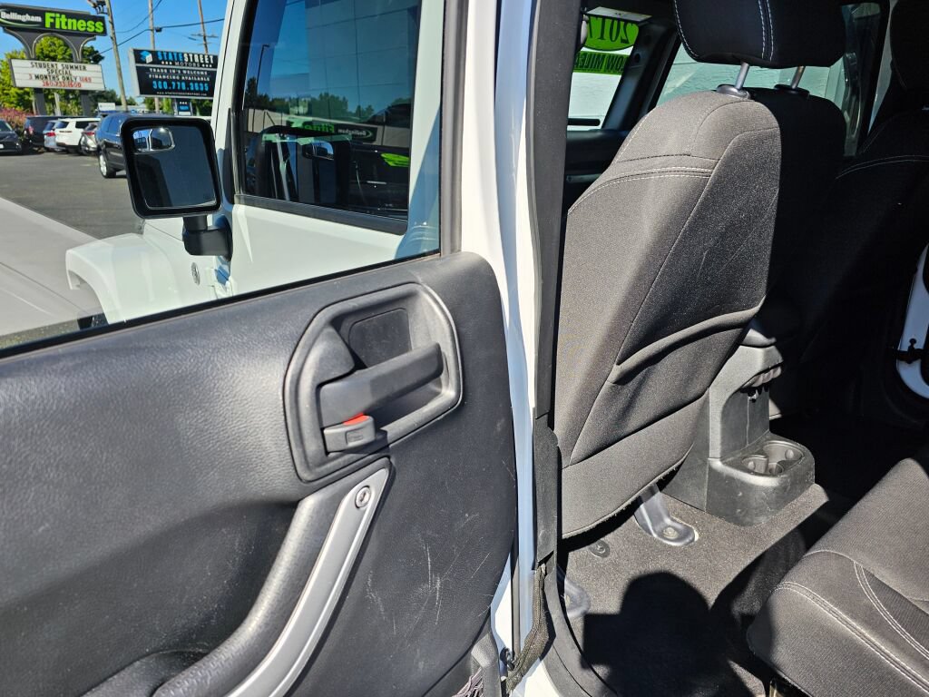 Used 2017 Jeep Wrangler Unlimited Sahara AWD/4WD image 13