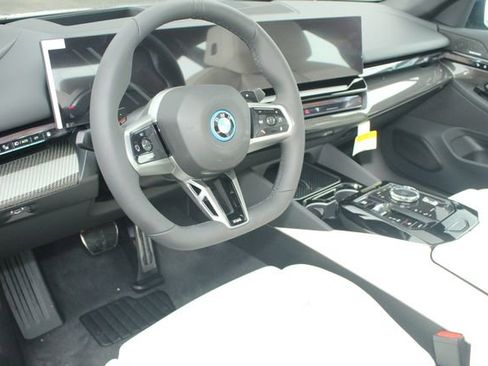 New 2026 BMW 550e xDrive w/ Executive Package image 13