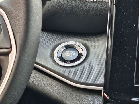 New 2026 Jeep Grand Cherokee Laredo X AWD/4WD image 13