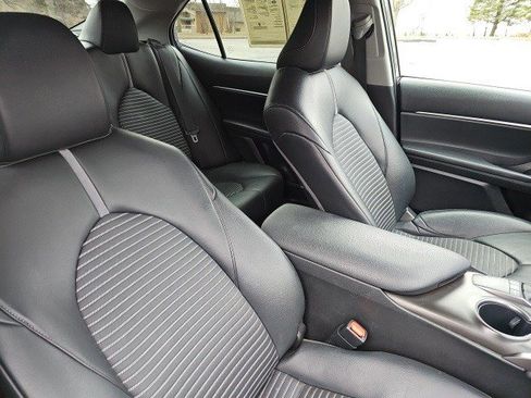 Used 2022 Toyota Camry SE image 12