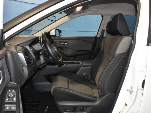 Certified 2023 Nissan Rogue SV image 6