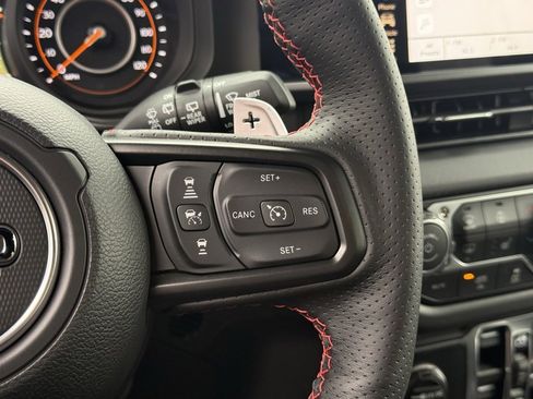 Used 2026 Jeep Wrangler Moab image 15