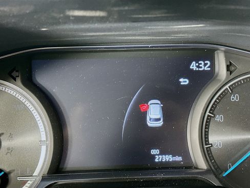 Used 2023 Toyota Venza LE image 19