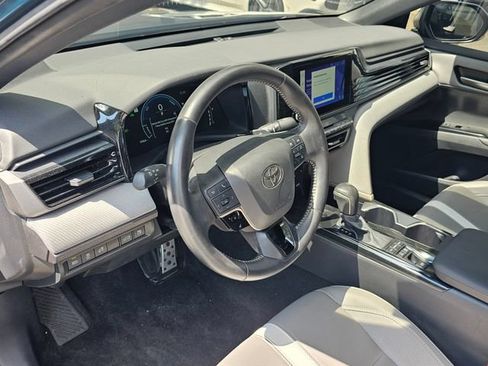 Used 2025 Toyota Camry SE FWD image 5