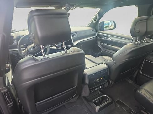 Used 2024 Jeep Wagoneer L Series II AWD/4WD image 21