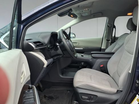 Used 2022 Toyota Sienna LE FWD image 14