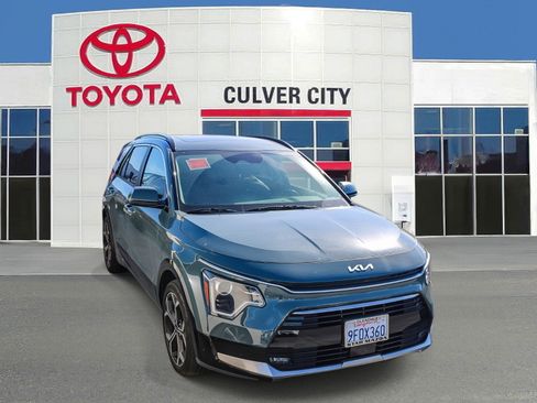 Used 2023 Kia Niro EX Touring image 1