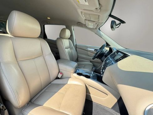 Used 2018 Nissan Pathfinder SL FWD image 17