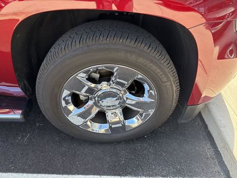 Used 2017 Chevrolet Tahoe LT w/ LT Signature Package image 4