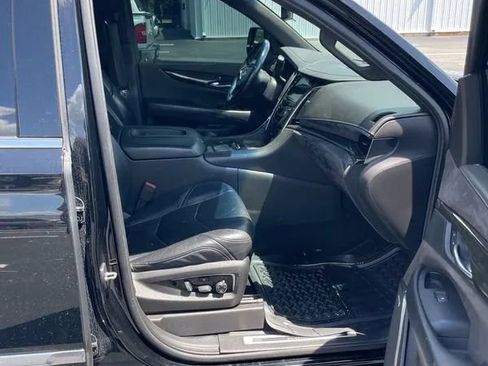 Used 2017 Cadillac Escalade ESV Platinum AWD/4WD image 24