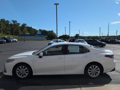 Used 2021 Toyota Camry LE AWD/4WD image 6