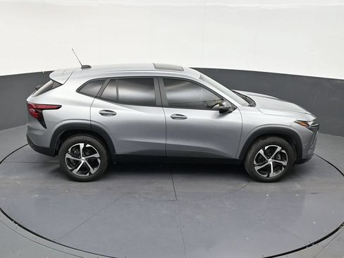 Used 2024 Chevrolet Trax RS w/ Sunroof Package FWD image 17