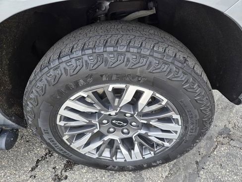 Used 2025 Chevrolet Tahoe Z71 AWD/4WD image 47